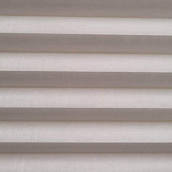 Hunter Douglas Powerview Motorized 33.375 x 57.5 - Picture 4 of 5